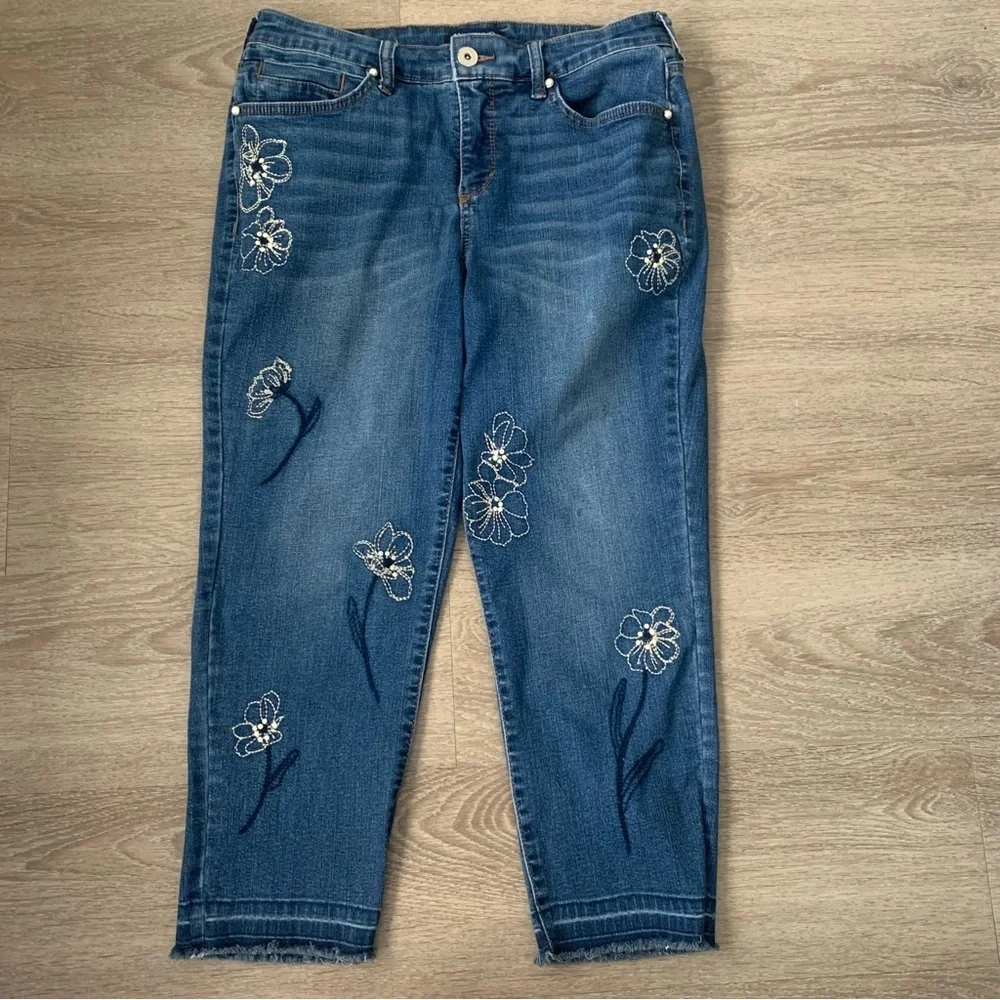 Bandolino Floral Embroidered Denim Millie Capri Size 8